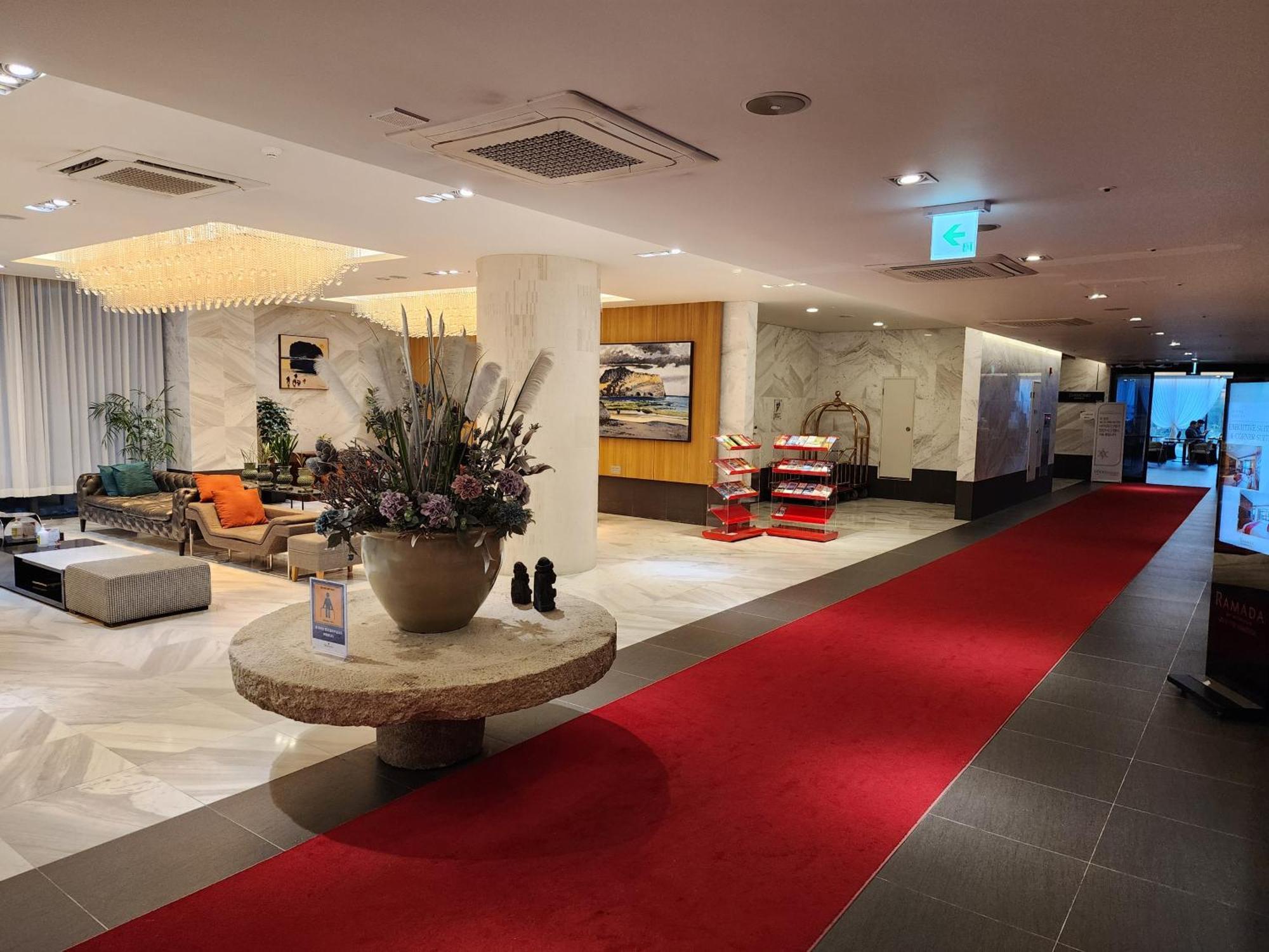 Ramada By Wyndham Jeju Hamdeok Hotell Eksteriør bilde