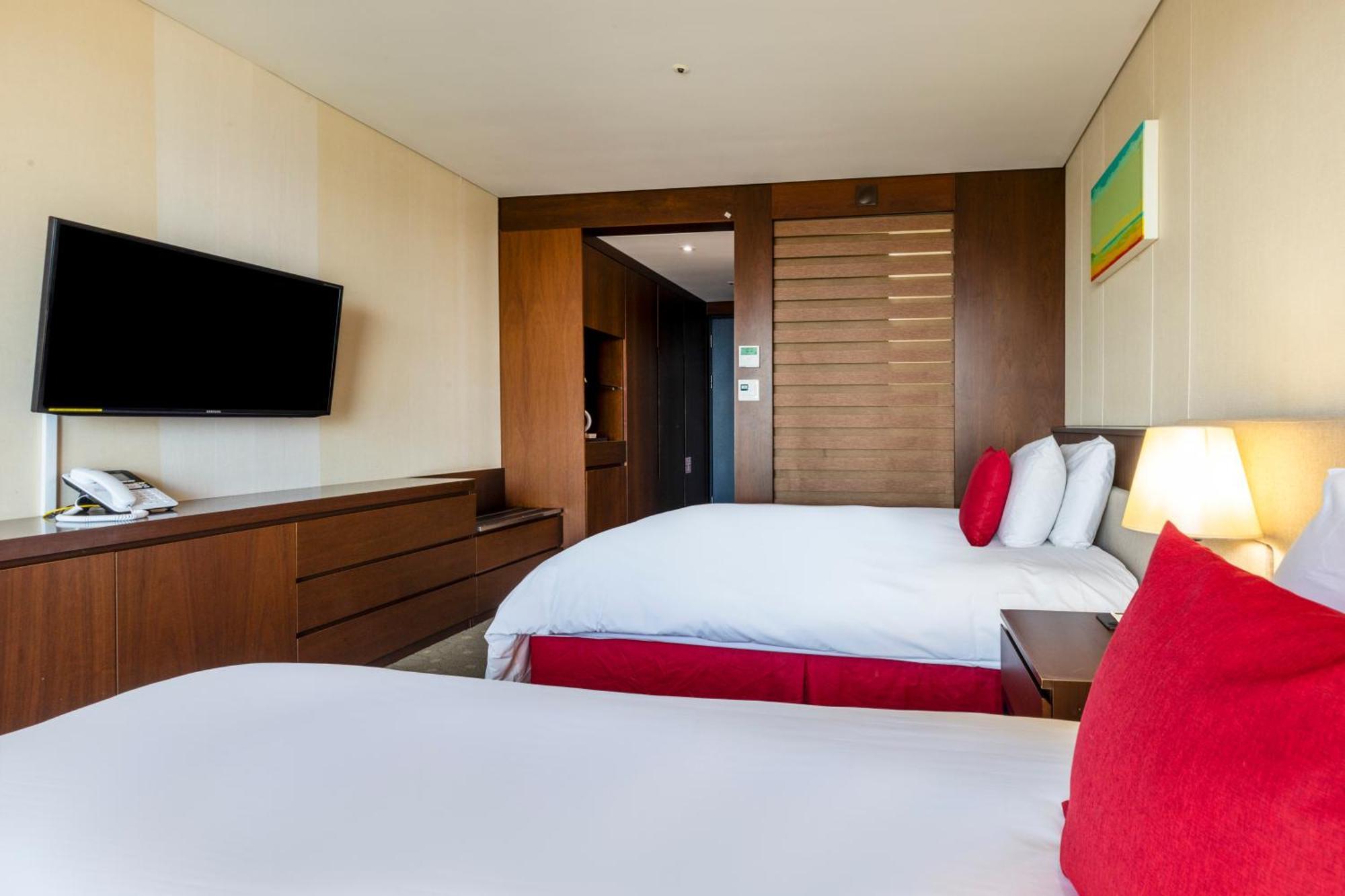 Ramada By Wyndham Jeju Hamdeok Hotell Eksteriør bilde