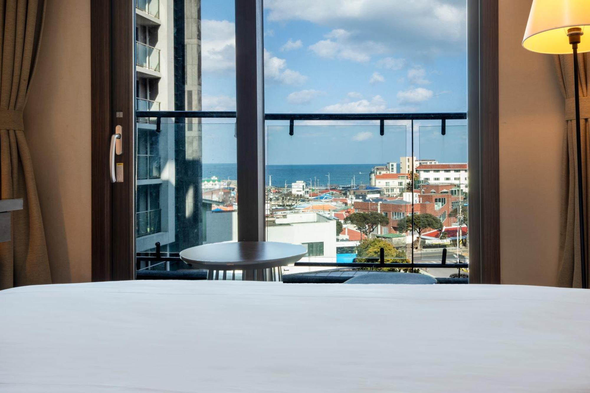 Ramada By Wyndham Jeju Hamdeok Hotell Eksteriør bilde